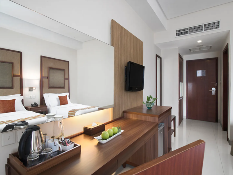 Aston Manado - Oda