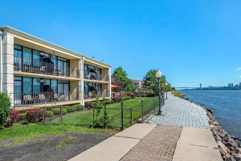 Comfort Inn Edgewater on Hudson River - Genel