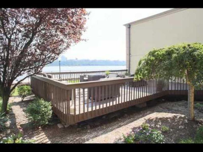 Comfort Inn Edgewater on Hudson River - Teras