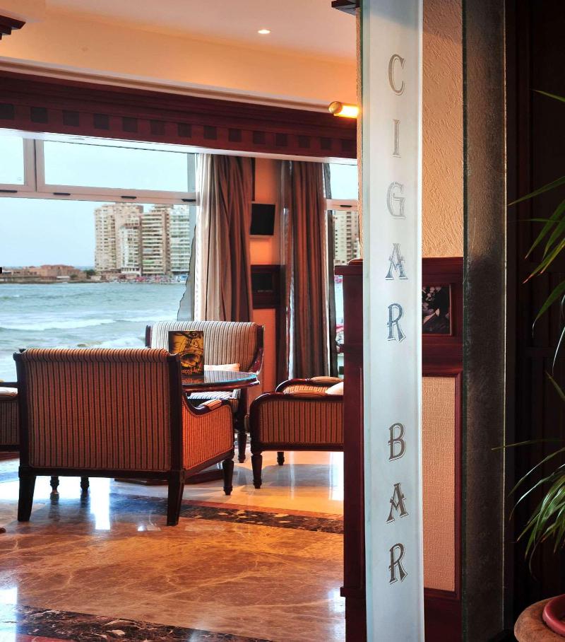 Hilton Alexandria Corniche Hotel - Bar