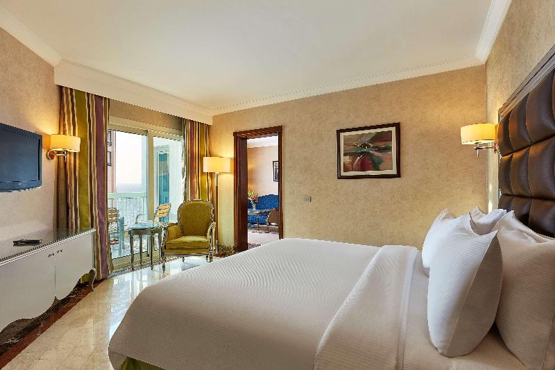 Hilton Alexandria Corniche Hotel - Oda