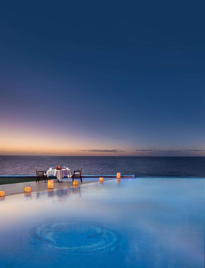 Hilton Alexandria Corniche Hotel - Havuz