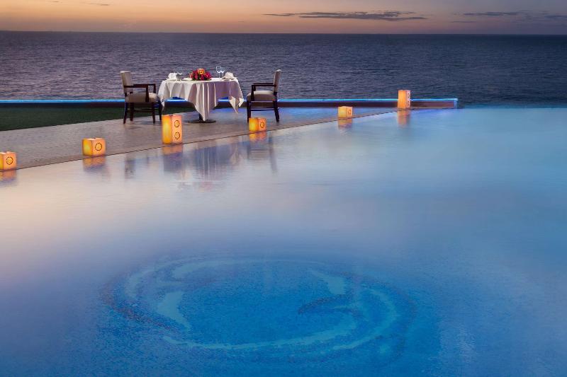 Hilton Alexandria Corniche Hotel - Havuz