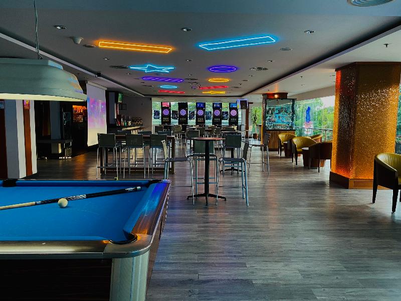 AP Premier Batam - Bar