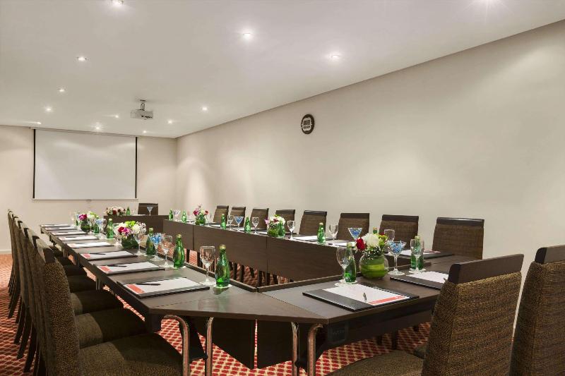 Ramada Hotel & Suite Ajman - Toplantı