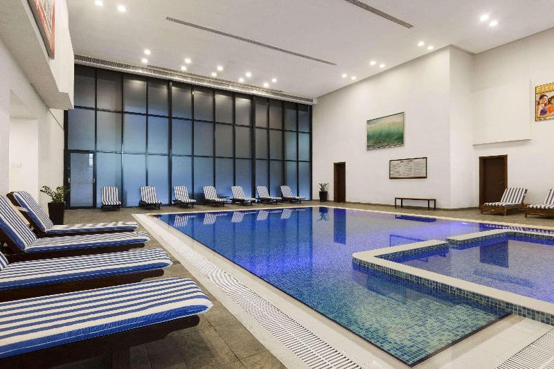 Ramada Hotel & Suite Ajman - Havuz
