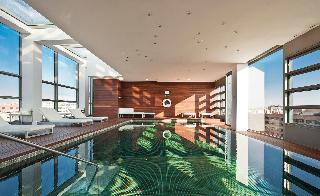 Reina Petronila Hotel