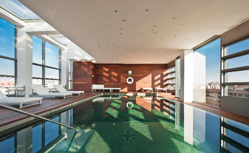 Reina Petronila Hotel - Genel