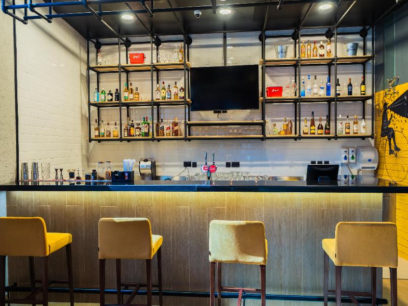 DoubleTree by Hilton Dubai Port Saeed - Bar