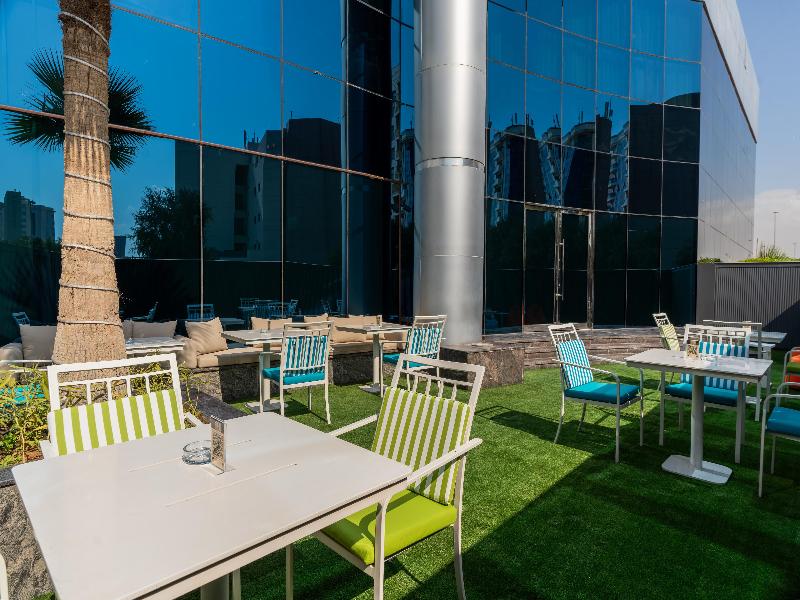 DoubleTree by Hilton Dubai Port Saeed - Bar
