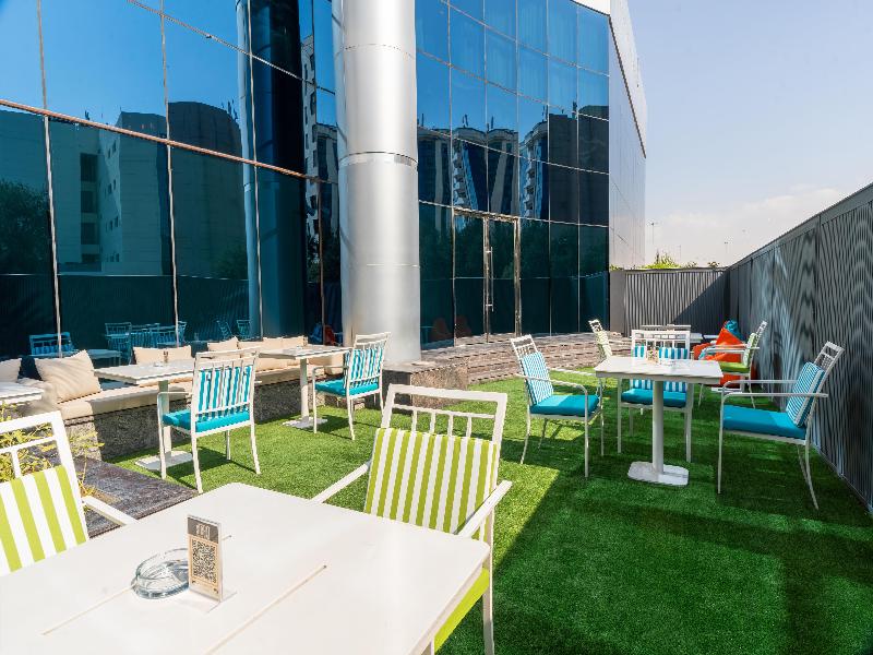 DoubleTree by Hilton Dubai Port Saeed - Bar