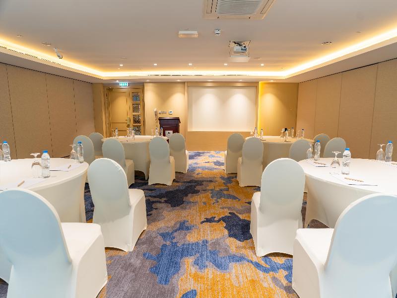 DoubleTree by Hilton Dubai Port Saeed - Toplantı
