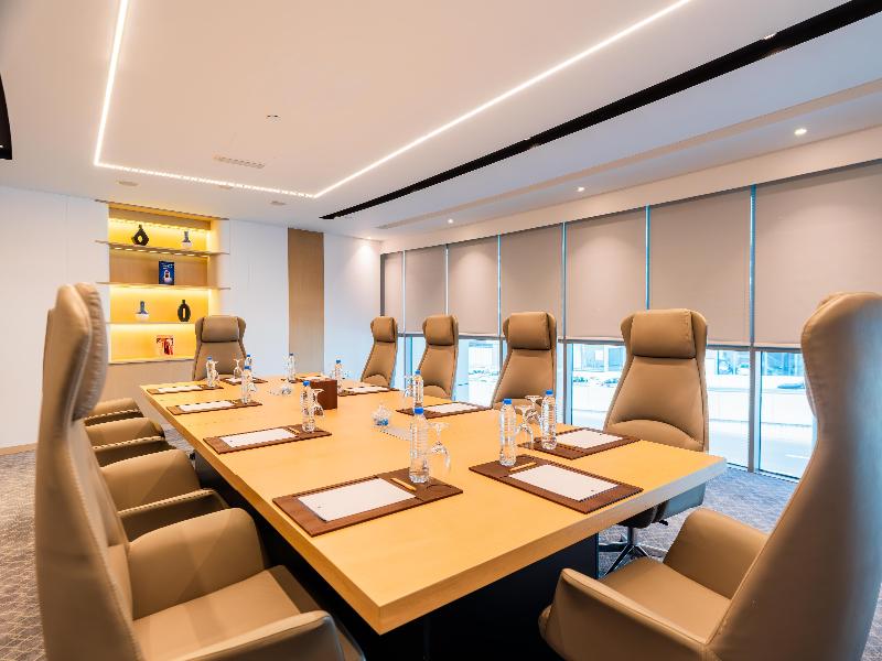 DoubleTree by Hilton Dubai Port Saeed - Toplantı