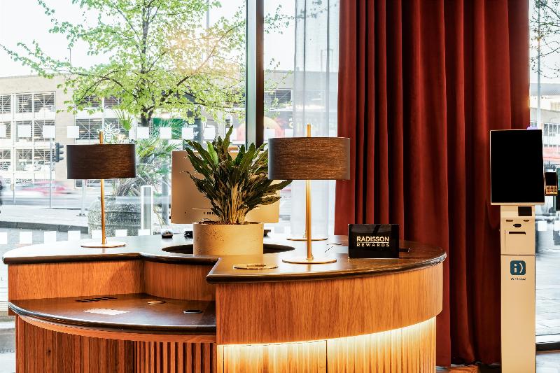 Park Inn by Radisson Manchester City Centre - Lobi