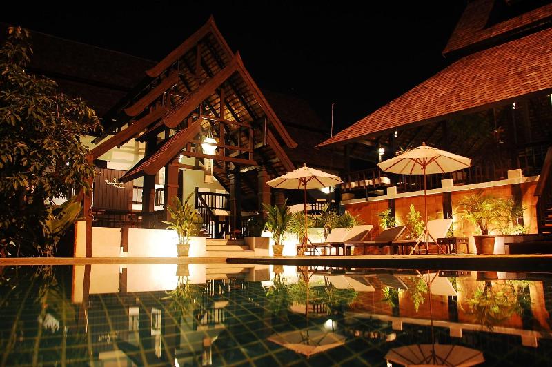 Rainforest ChiangMai Hotel - Havuz