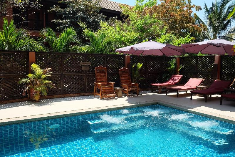 Rainforest ChiangMai Hotel - Havuz