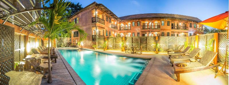 Rainforest ChiangMai Hotel - Havuz