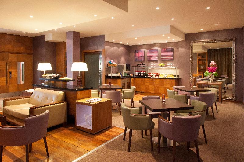 VILLAGE HOTEL READING - Lobi