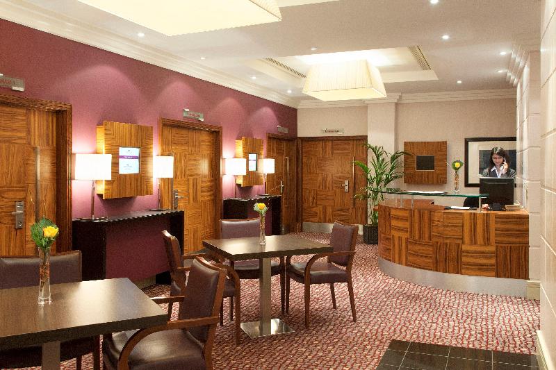 VILLAGE HOTEL READING - Toplantı