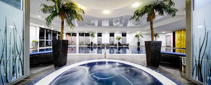 VILLAGE HOTEL READING - Havuz