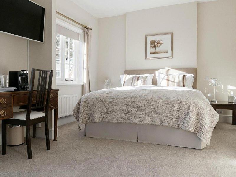 Hurtwood Hotel Bed & Breakfast - Oda