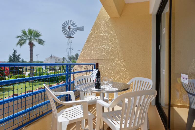 Napa Prince Hotel Apartments - Oda