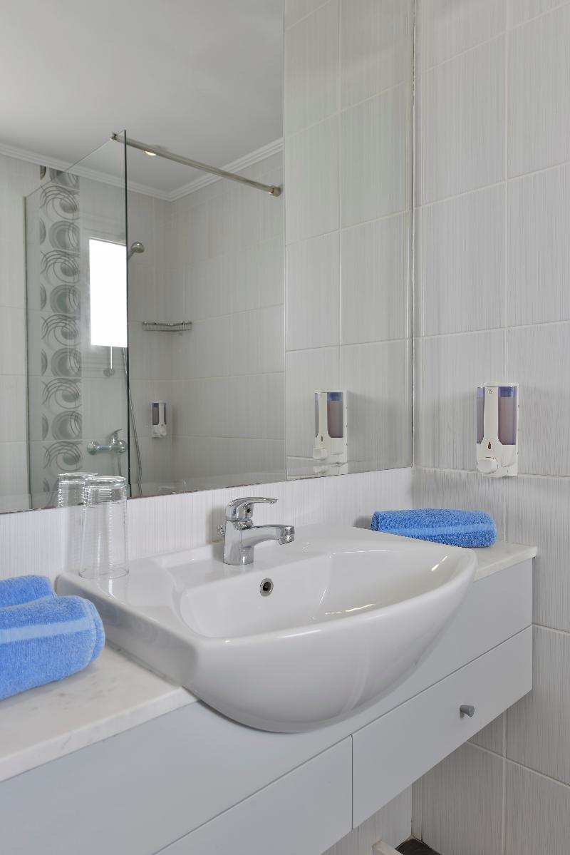 Napa Prince Hotel Apartments - Oda