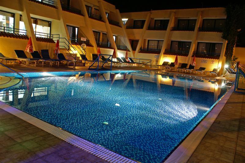 Napa Prince Hotel Apartments - Havuz