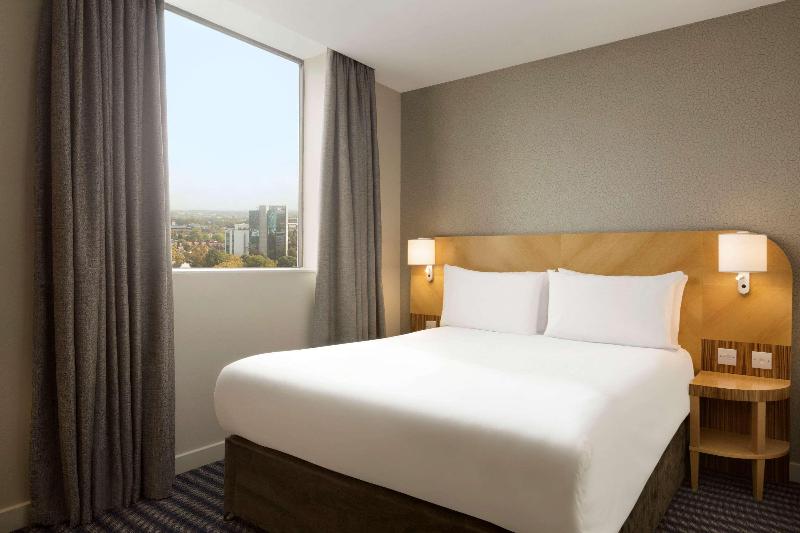 Ramada Hotel & Suites by Wyndham Coventry - Oda