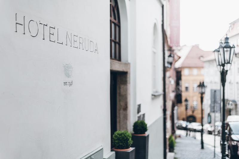 Design Hotel Neruda - Genel