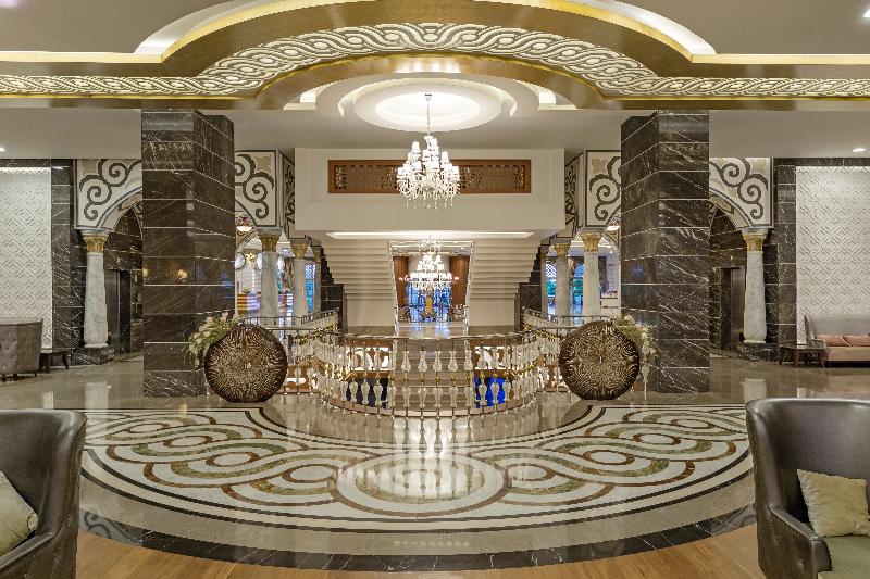 Royal Holiday Palace - Lobi