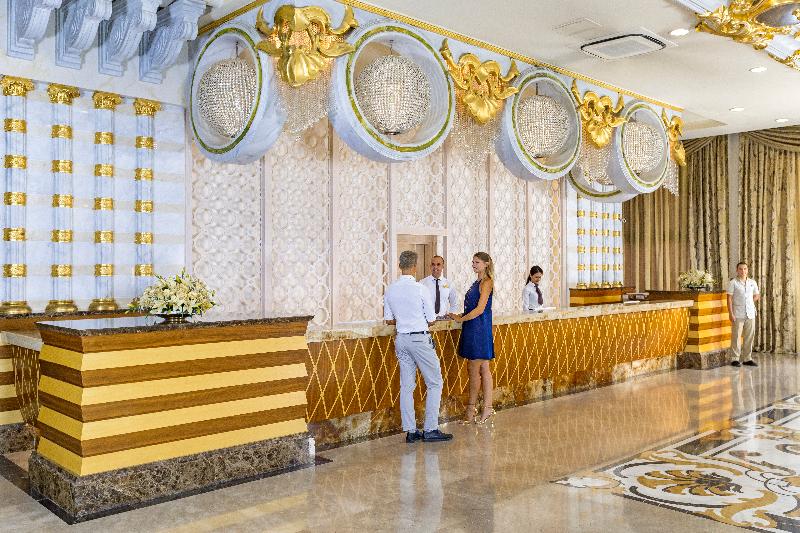 Royal Holiday Palace - Lobi