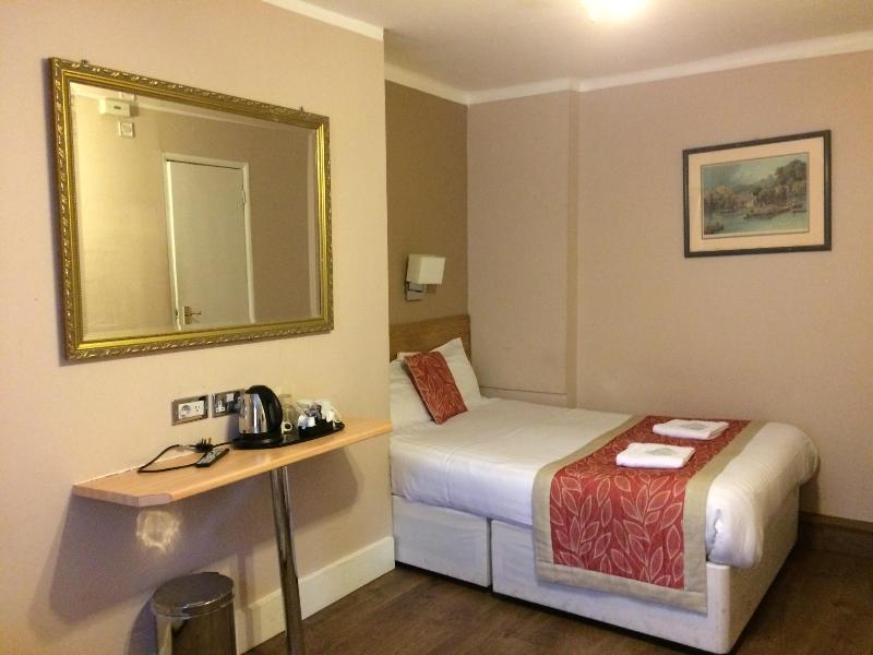 Grapevine Hotel - Oda
