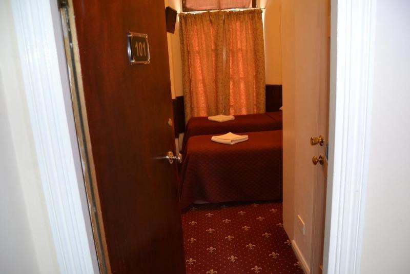 Hyde Park Court - Genel