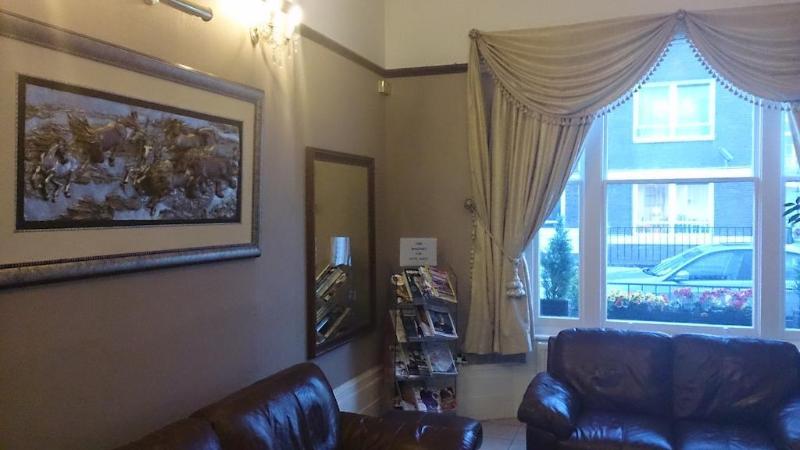 Hyde Park Court - Genel