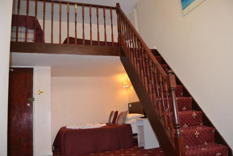 Hyde Park Court - Genel