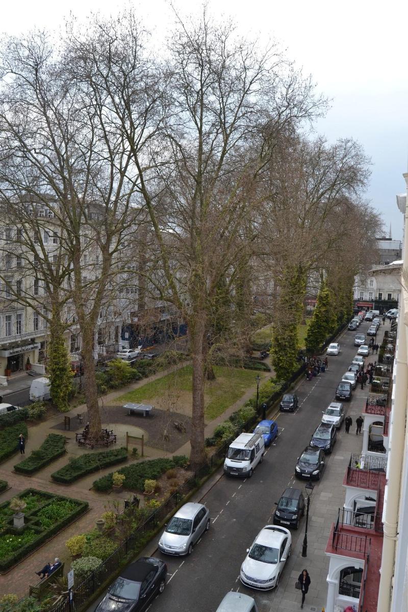 Hyde Park Court - Genel