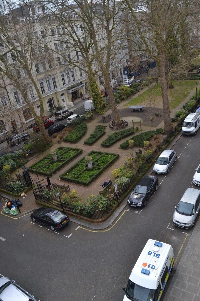 Hyde Park Court - Genel