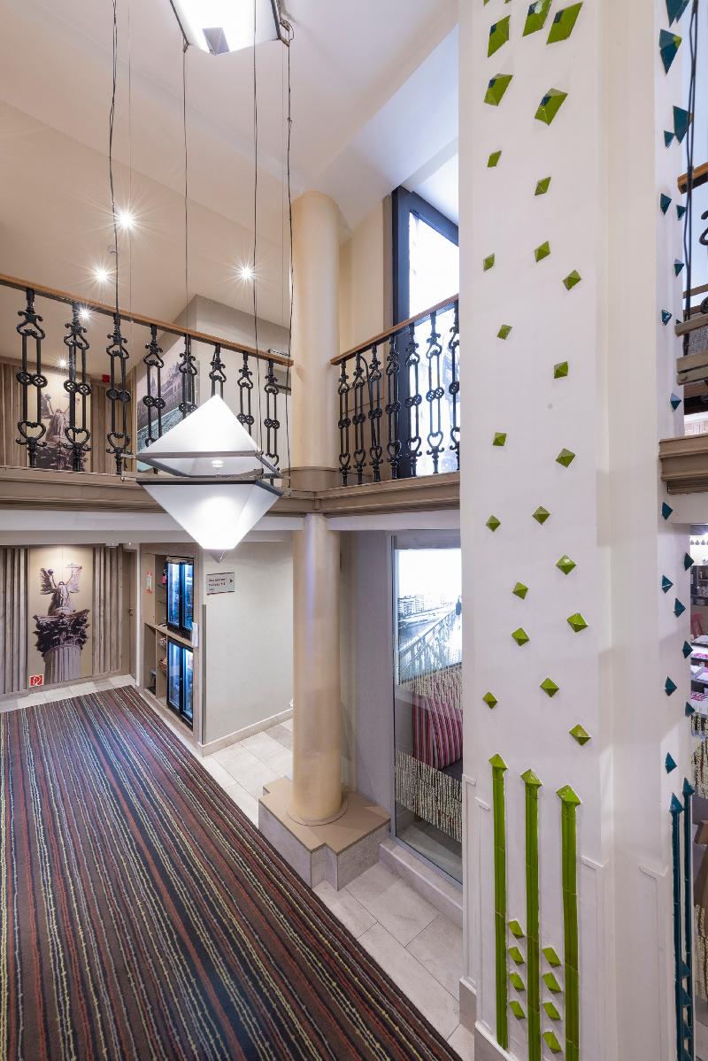 The Three Corners Hotel Art - Lobi