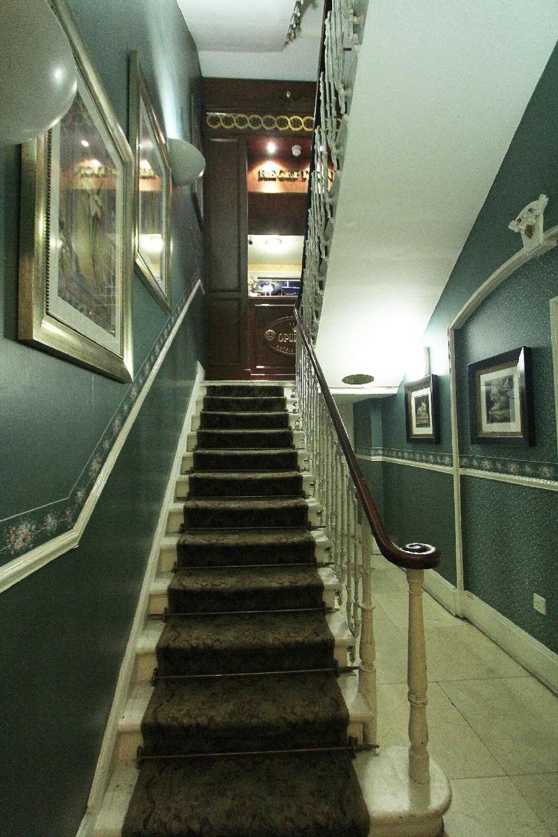 Opulence - Lobi