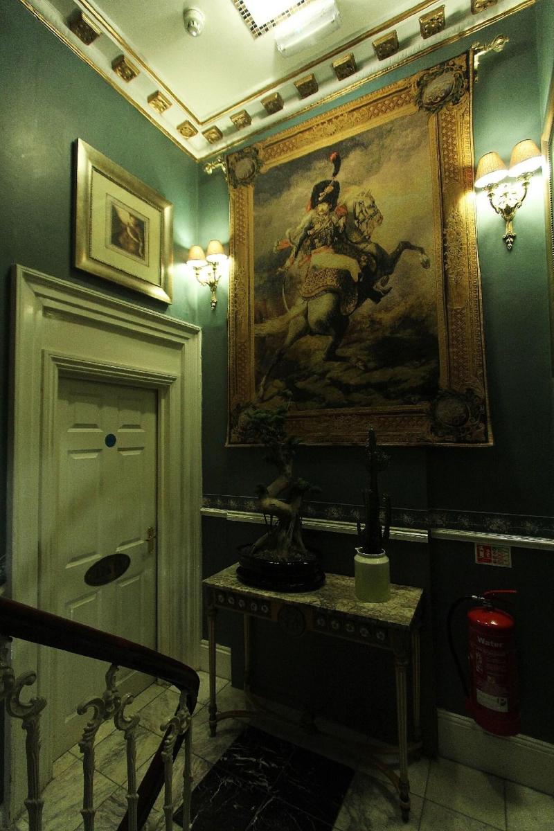 Opulence - Lobi