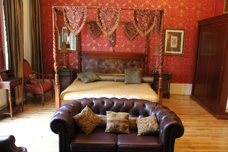 Opulence - Oda