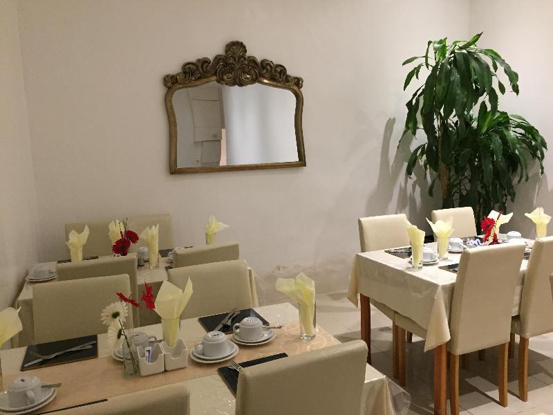 OYO Firs Lodge London Heathrow - Restoran