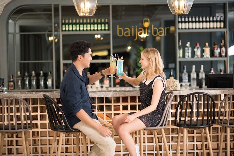 Sawaddi Patong Resort & Spa by Tolani - Bar
