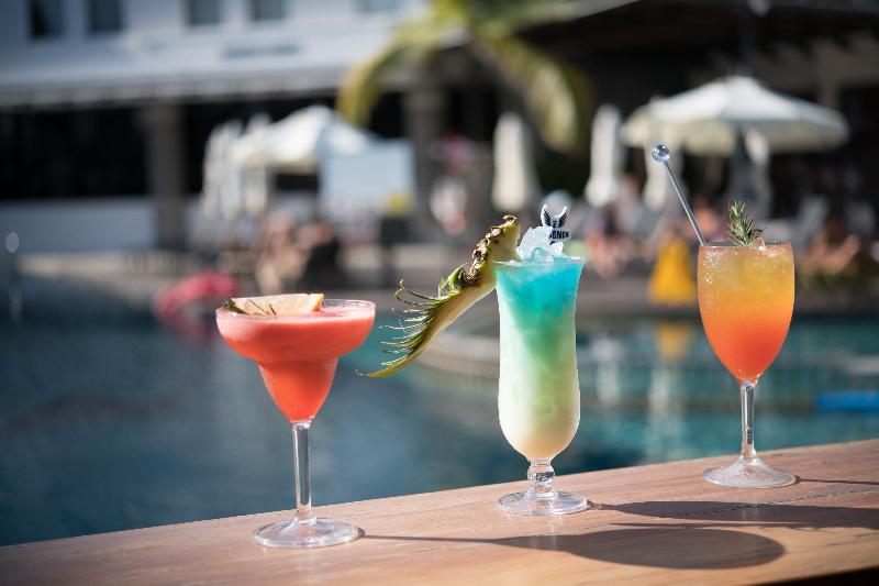 Sawaddi Patong Resort & Spa by Tolani - Bar