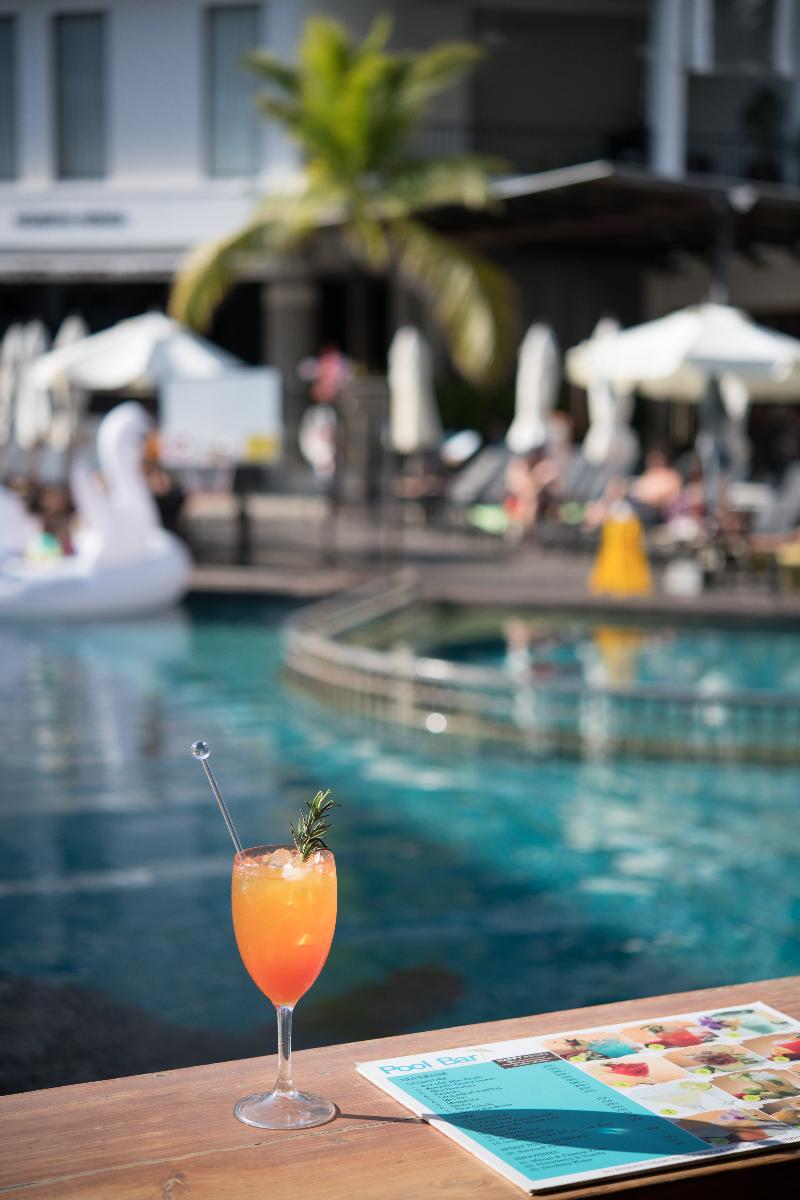 Sawaddi Patong Resort & Spa by Tolani - Bar
