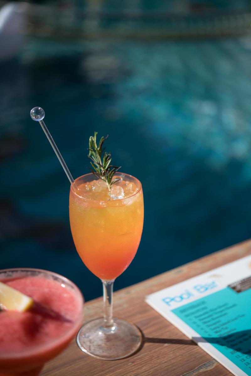 Sawaddi Patong Resort & Spa by Tolani - Bar
