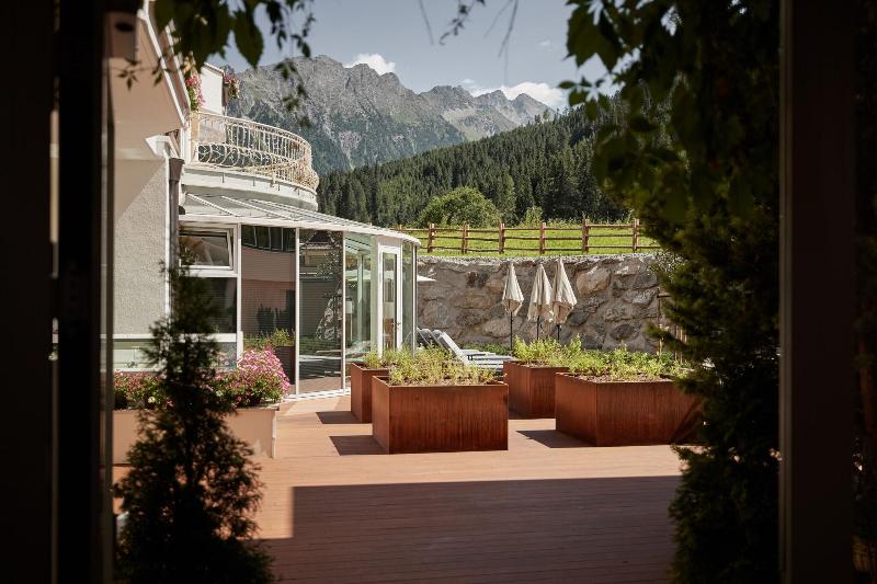 Traumhotel Alpina - Teras