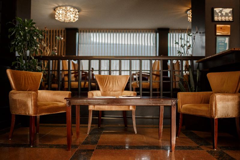 The Crown Hotel - Lobi