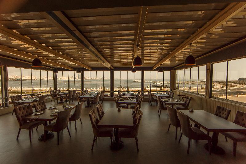 The Crown Hotel - Teras